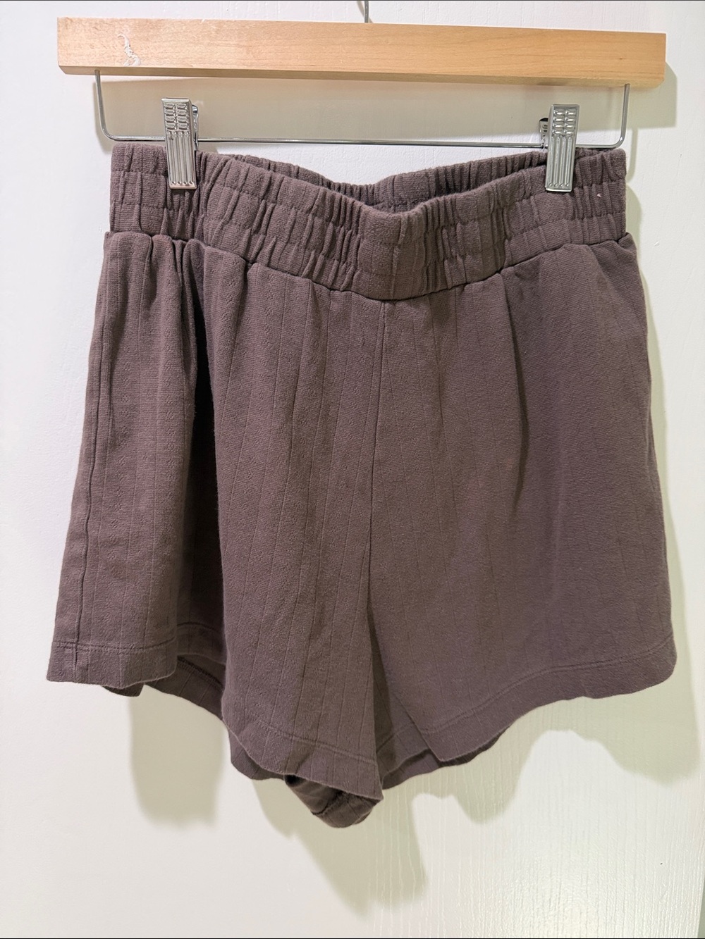 Daily Drills Women's Elastic V-Waist Athletic Shorts - Taupe Brown M/L